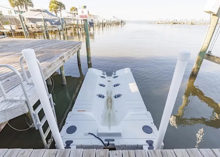 Hooked Bliss Bay Views Boat Slip Access Holiday home *